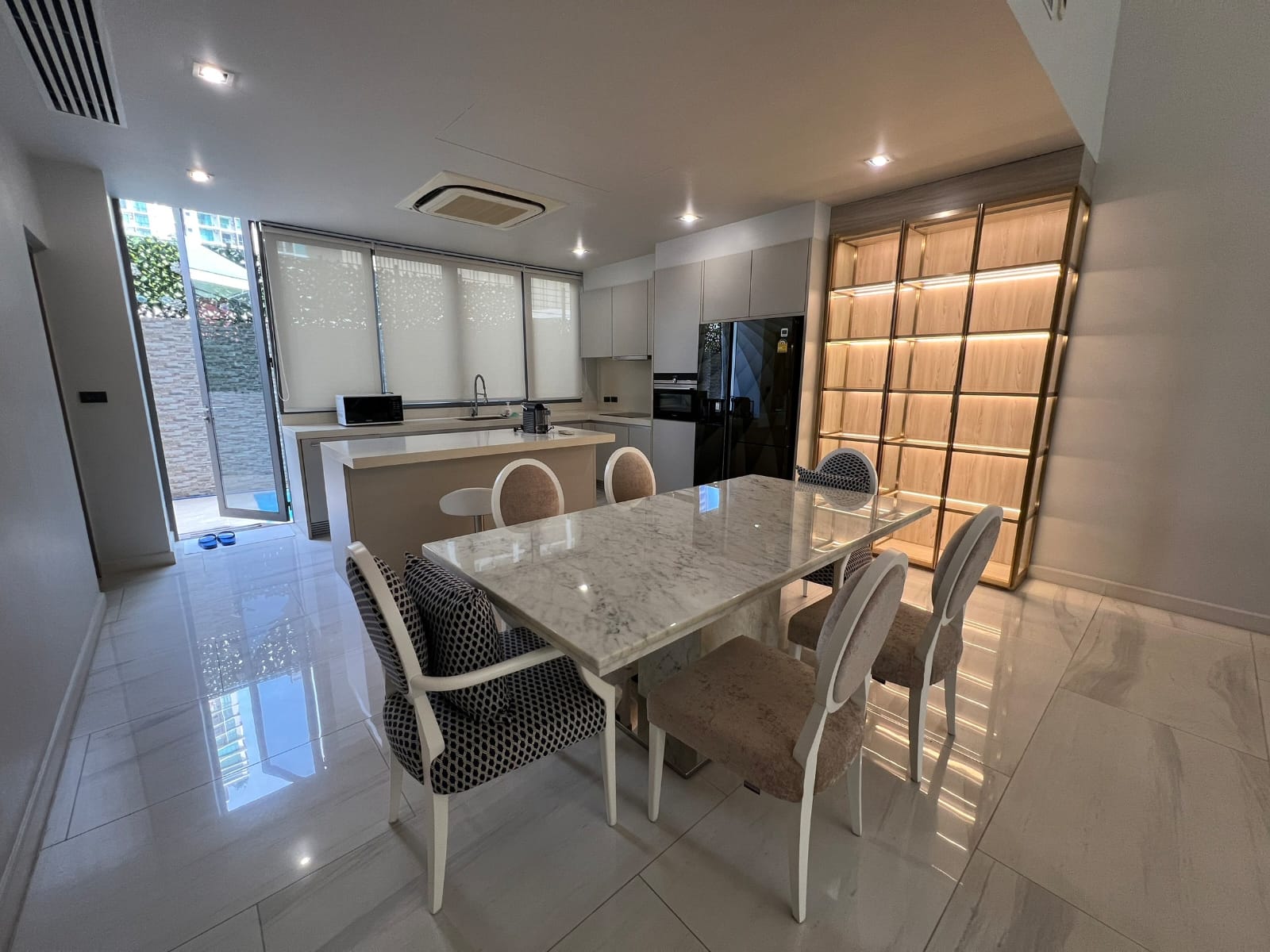 Luxury 4-bedroom, 5-bathroom villa at Quarter 39 in Sukhumvit for rent 190,000 THB/month. Fully furnished, 480 sqm with premium amenities Near BTS Phrom Phong