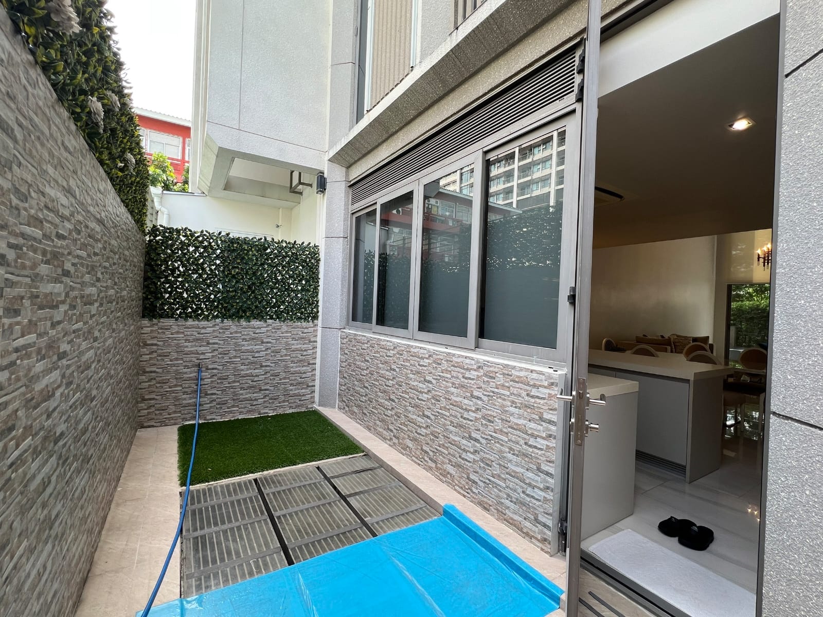 Luxury 4-bedroom, 5-bathroom villa at Quarter 39 in Sukhumvit for rent 190,000 THB/month. Fully furnished, 480 sqm with premium amenities Near BTS Phrom Phong