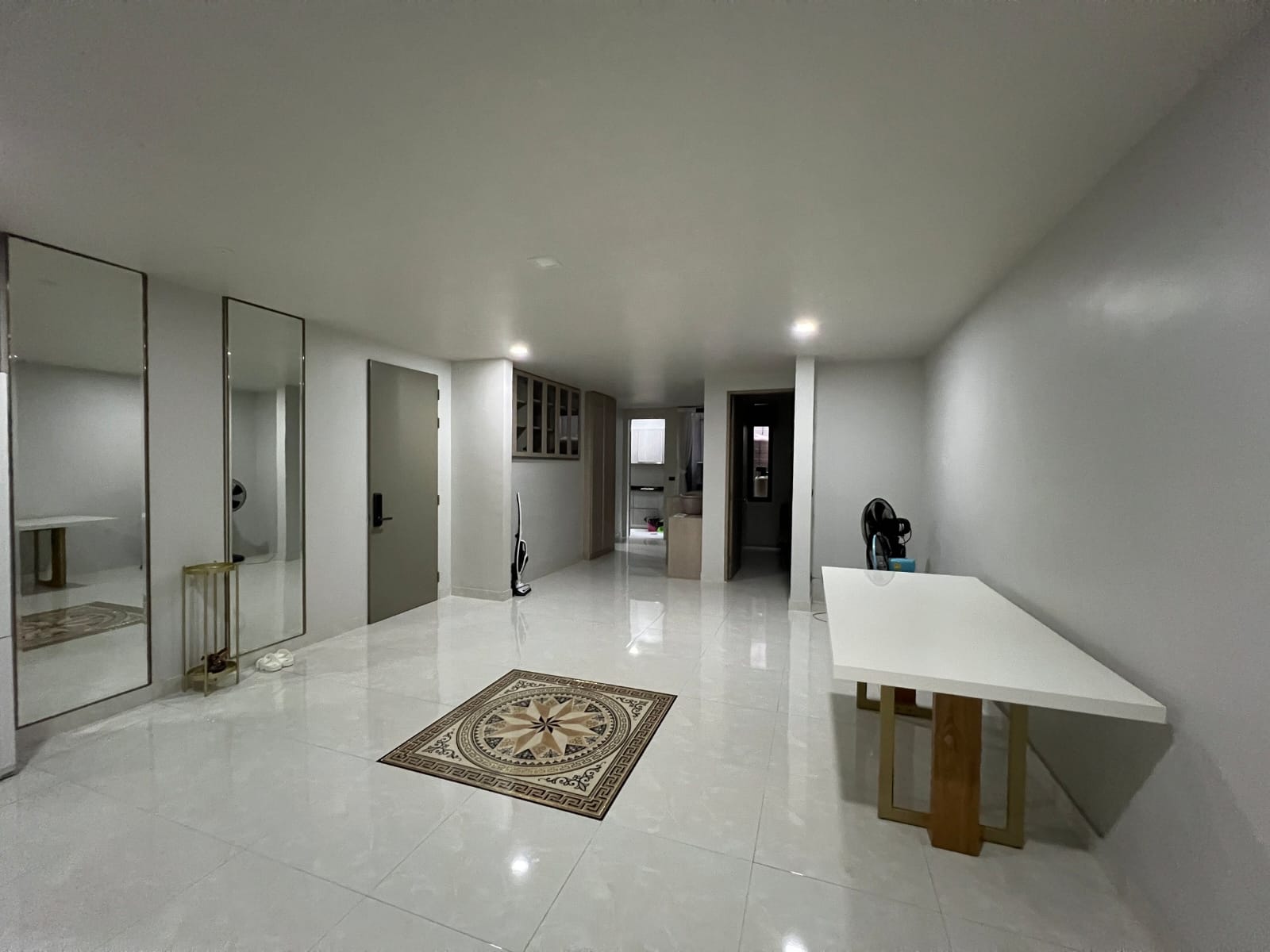 Luxury 4-bedroom, 5-bathroom villa at Quarter 39 in Sukhumvit for rent 190,000 THB/month. Fully furnished, 480 sqm with premium amenities Near BTS Phrom Phong