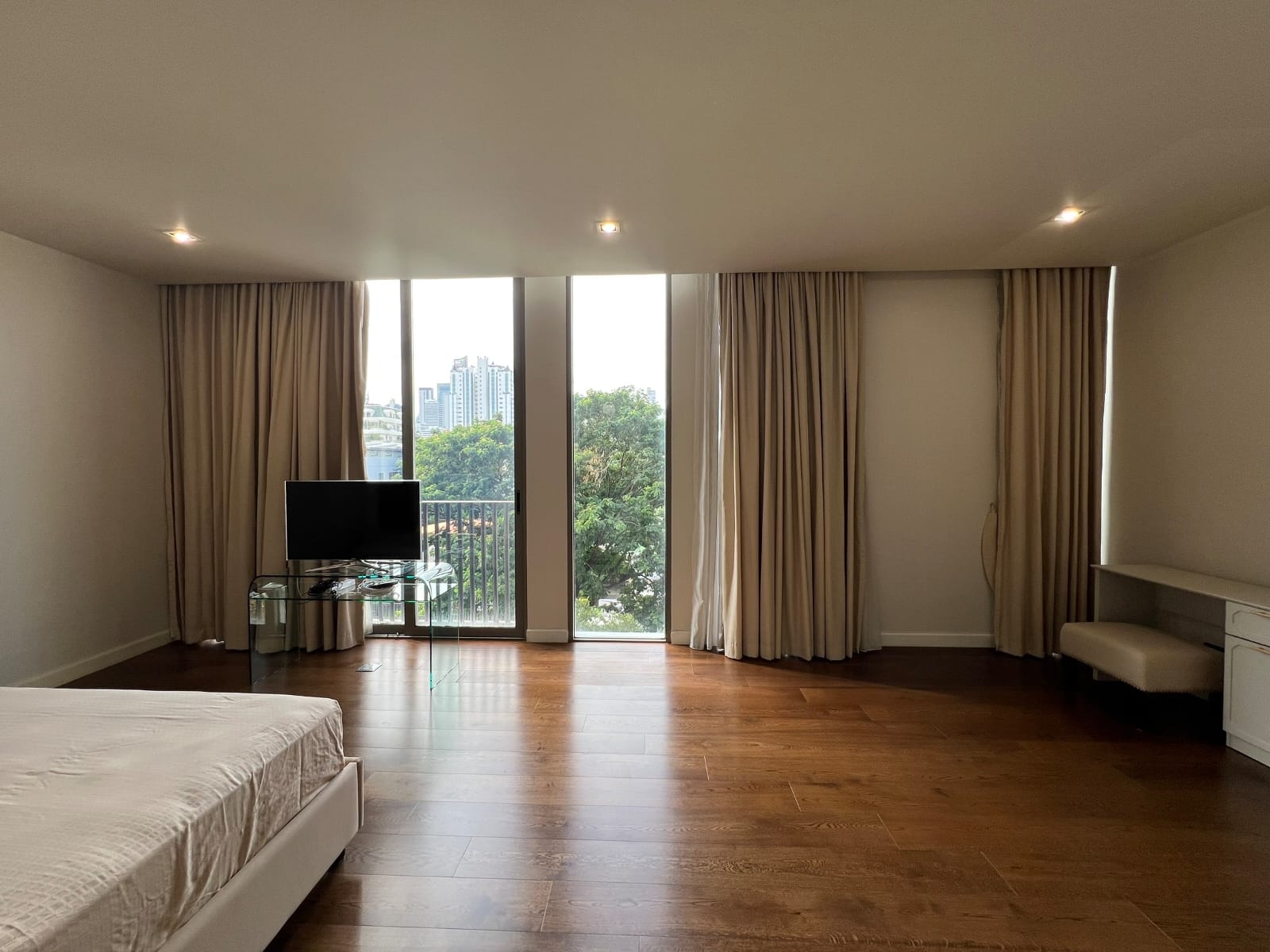 Luxury 4-bedroom, 5-bathroom villa at Quarter 39 in Sukhumvit for rent 190,000 THB/month. Fully furnished, 480 sqm with premium amenities Near BTS Phrom Phong