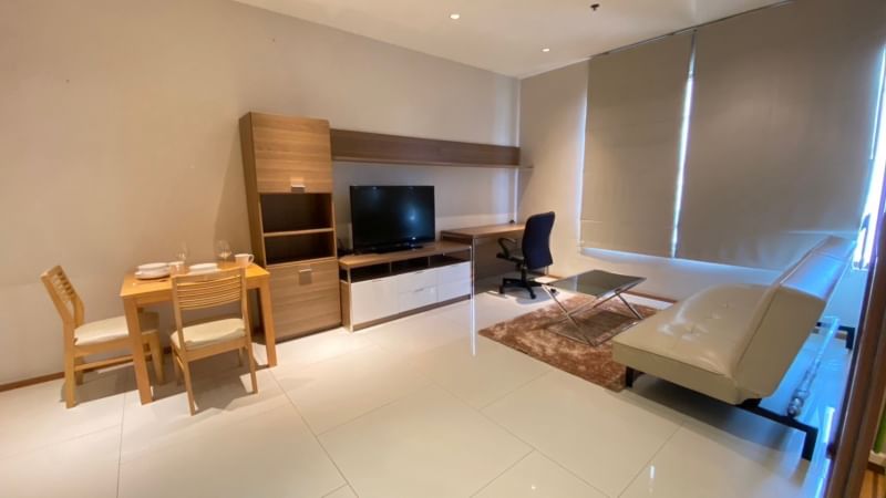 1-Bedroom 1-Bathroom 48.01sqm Condo at The Emporio Place Sukhumvit 24 for Rent 30,000 THB/Month