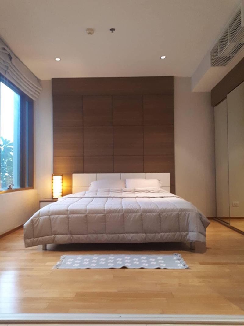 Stunning 1-bedroom, 1-bathroom condo at The Emporio Place Sukhumvit 24. 48.01 sqm, modern design, top amenities, and prime location. Rent for 30,000 THB/month. Contact us now!