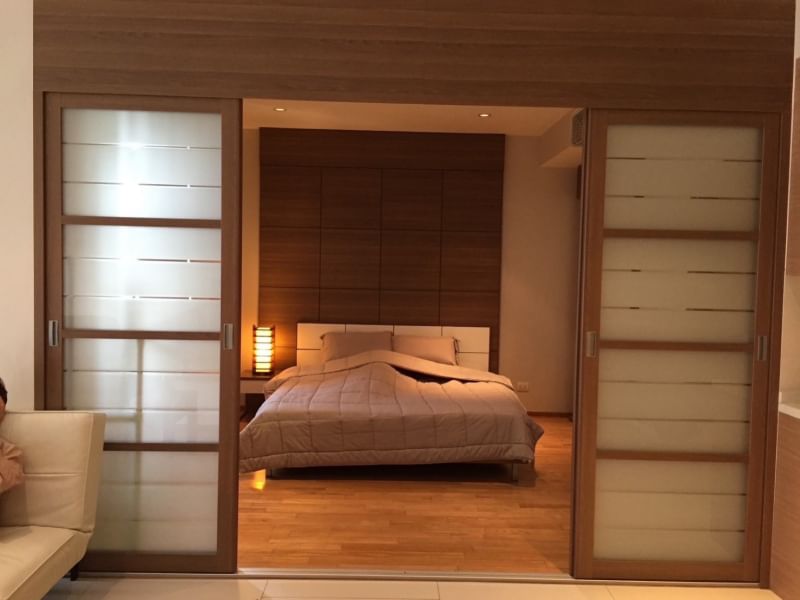 Stunning 1-bedroom, 1-bathroom condo at The Emporio Place Sukhumvit 24. 48.01 sqm, modern design, top amenities, and prime location. Rent for 30,000 THB/month. Contact us now!