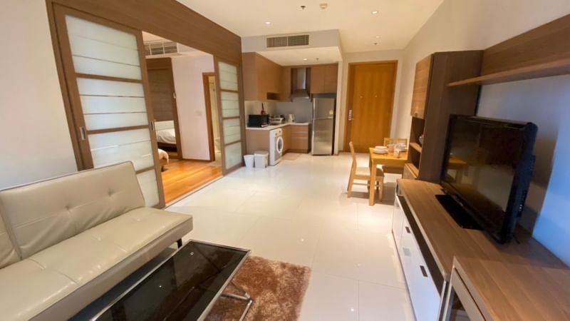 Stunning 1-bedroom, 1-bathroom condo at The Emporio Place Sukhumvit 24. 48.01 sqm, modern design, top amenities, and prime location. Rent for 30,000 THB/month. Contact us now!