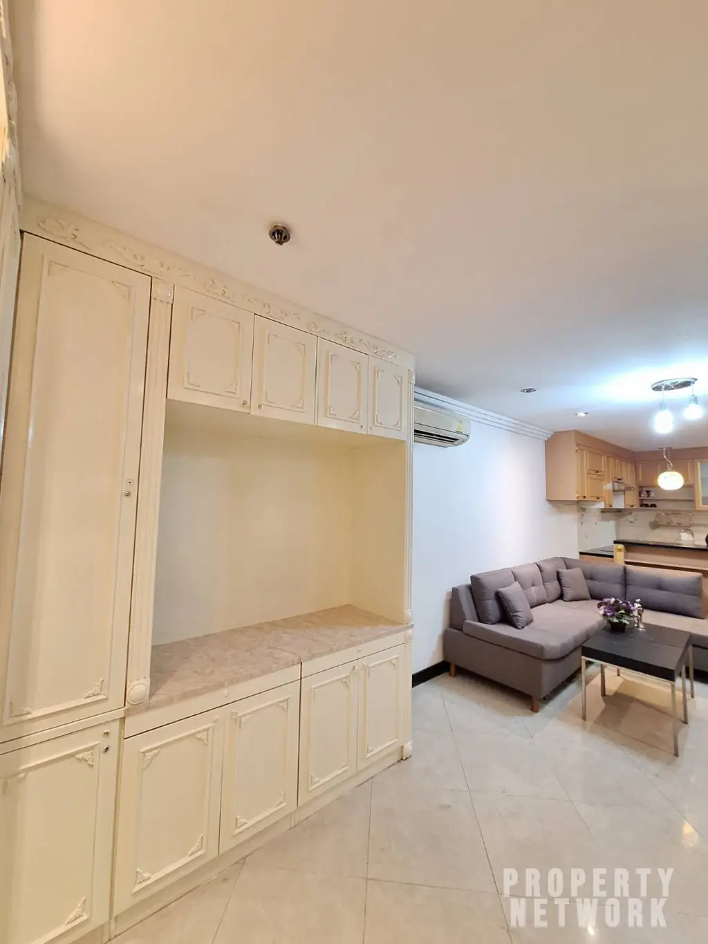 Spacious 78 sqm 1-bedroom condo for rent at Asoke Place, Sukhumvit. Fully furnished, great amenities, near BTS Asoke & MRT Sukhumvit. Rent: 28,000 THB/month.