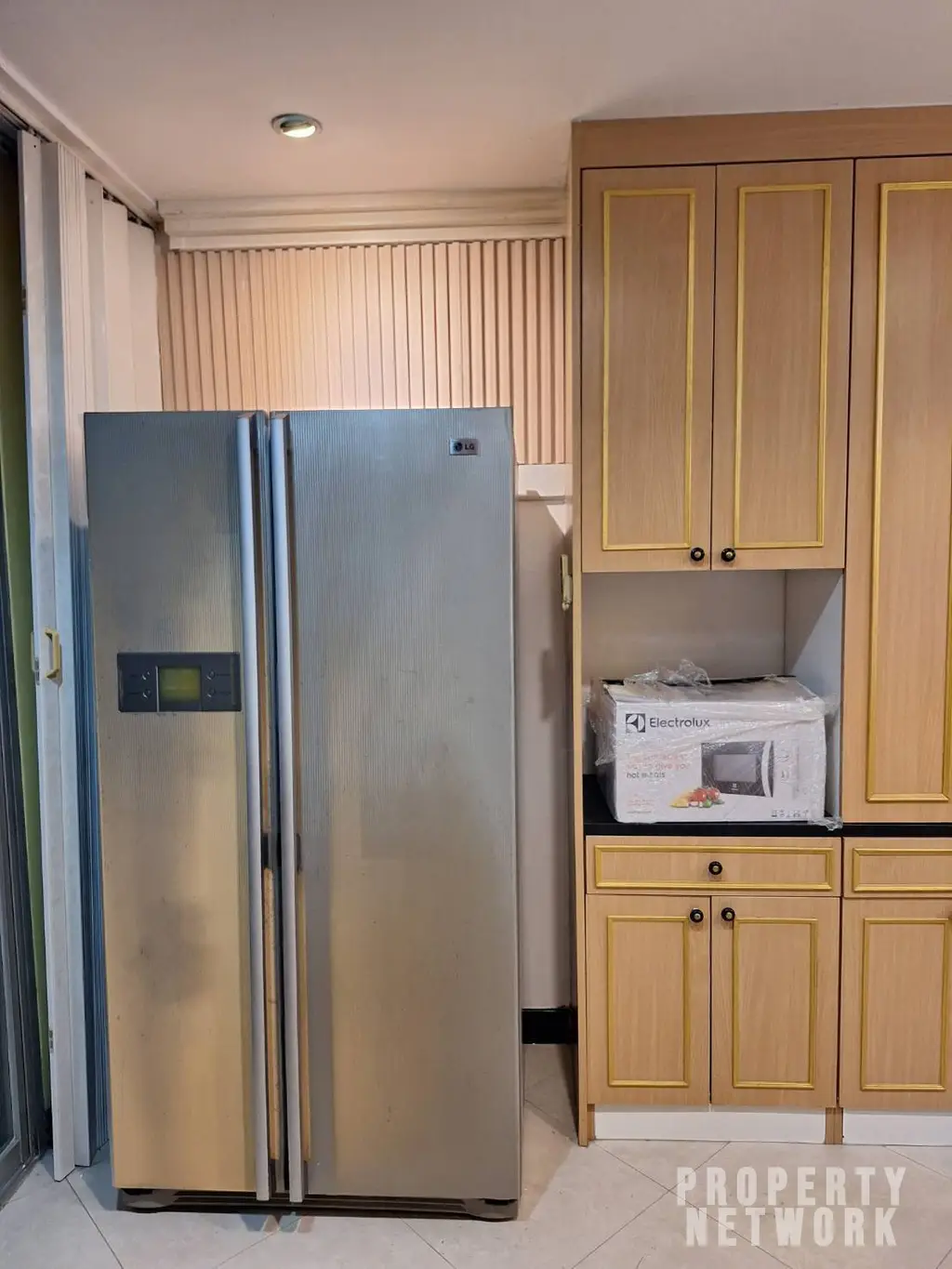 Spacious 78 sqm 1-bedroom condo for rent at Asoke Place, Sukhumvit. Fully furnished, great amenities, near BTS Asoke & MRT Sukhumvit. Rent: 28,000 THB/month.
