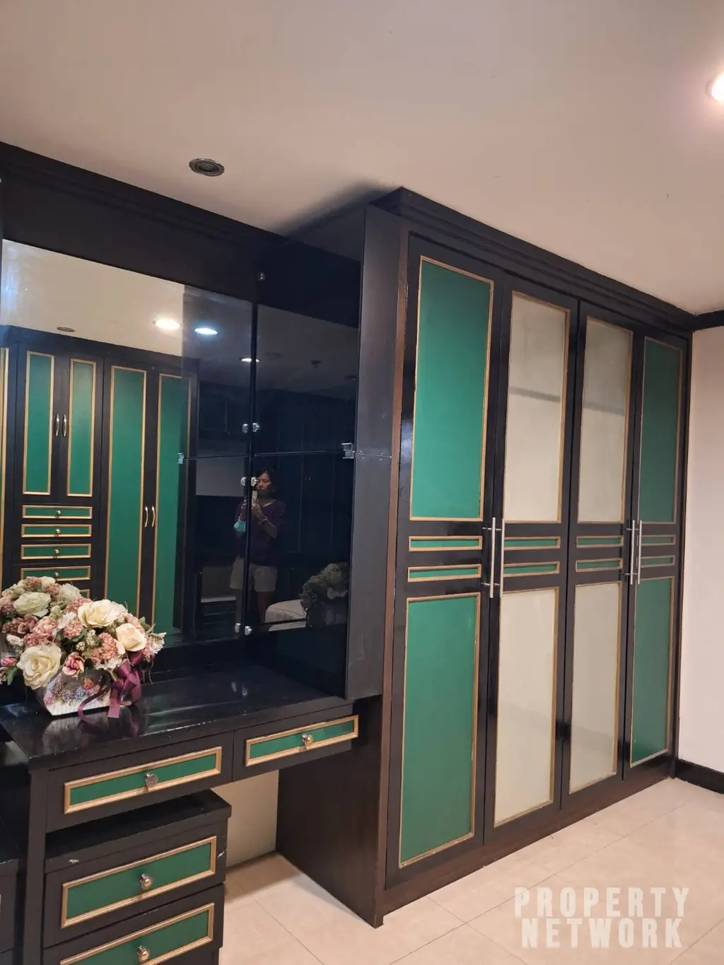 Spacious 78 sqm 1-bedroom condo for rent at Asoke Place, Sukhumvit. Fully furnished, great amenities, near BTS Asoke & MRT Sukhumvit. Rent: 28,000 THB/month.