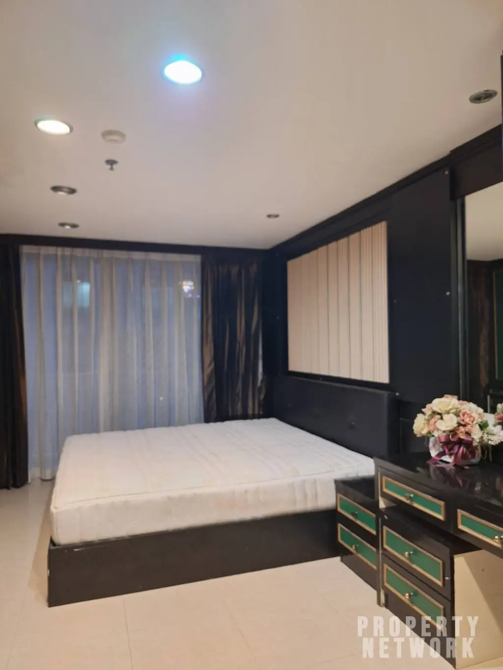 Spacious 78 sqm 1-bedroom condo for rent at Asoke Place, Sukhumvit. Fully furnished, great amenities, near BTS Asoke & MRT Sukhumvit. Rent: 28,000 THB/month.
