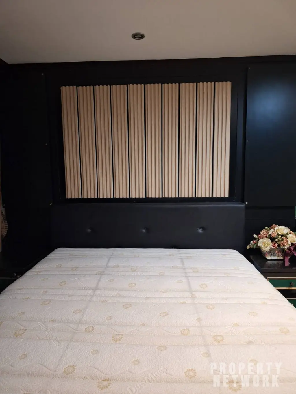 Spacious 78 sqm 1-bedroom condo for rent at Asoke Place, Sukhumvit. Fully furnished, great amenities, near BTS Asoke & MRT Sukhumvit. Rent: 28,000 THB/month.