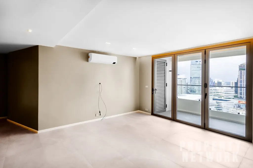 Explore this fully renovated 5-bedroom, 6-bathroom penthouse at D.S. Tower 1 Sukhumvit 33, offering 325 sqm of luxury living with pet-friendly amenities near BTS Phrom Phong