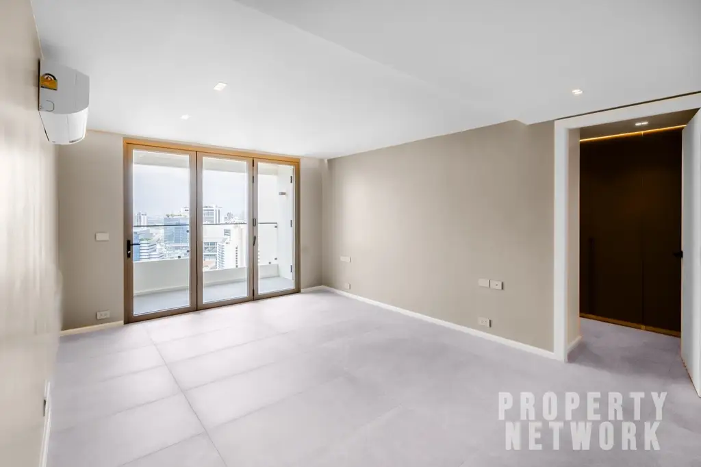 Explore this fully renovated 5-bedroom, 6-bathroom penthouse at D.S. Tower 1 Sukhumvit 33, offering 325 sqm of luxury living with pet-friendly amenities near BTS Phrom Phong