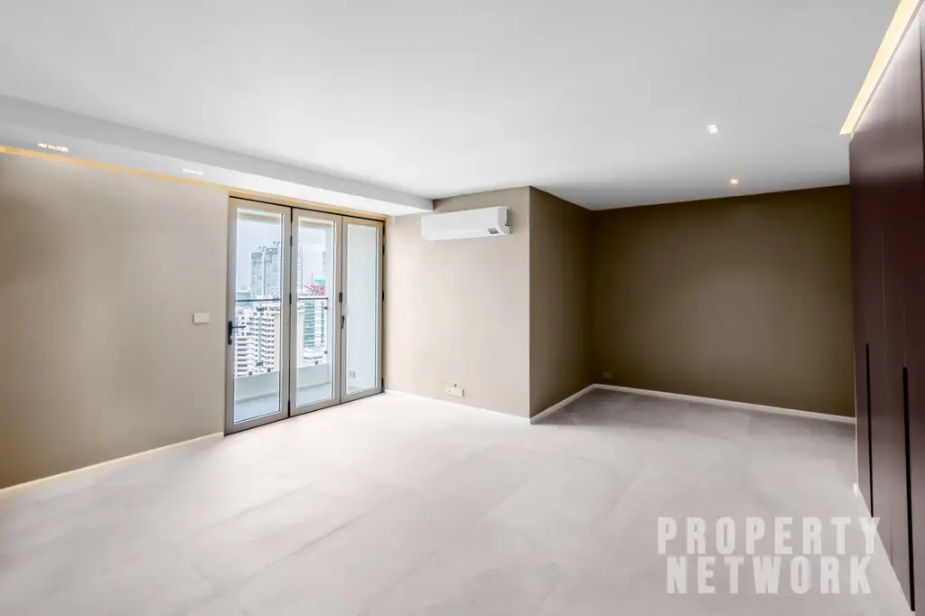 Explore this fully renovated 5-bedroom, 6-bathroom penthouse at D.S. Tower 1 Sukhumvit 33, offering 325 sqm of luxury living with pet-friendly amenities near BTS Phrom Phong