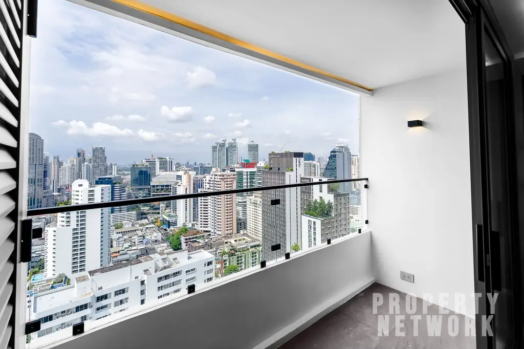 Explore this fully renovated 5-bedroom, 6-bathroom penthouse at D.S. Tower 1 Sukhumvit 33, offering 325 sqm of luxury living with pet-friendly amenities near BTS Phrom Phong