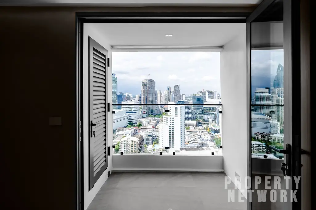 Explore this fully renovated 5-bedroom, 6-bathroom penthouse at D.S. Tower 1 Sukhumvit 33, offering 325 sqm of luxury living with pet-friendly amenities near BTS Phrom Phong