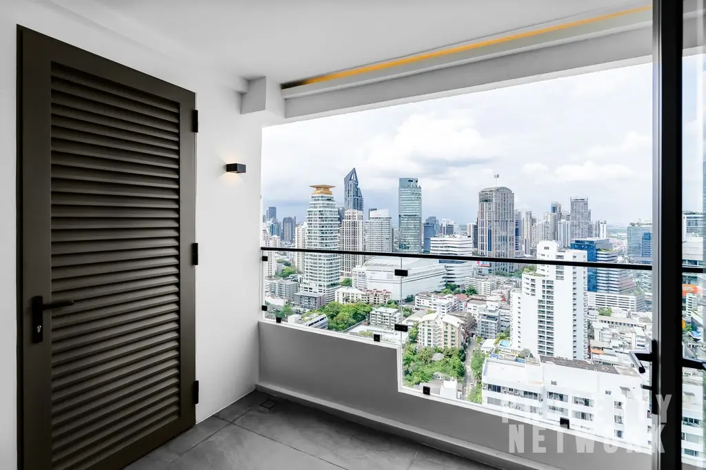 Explore this fully renovated 5-bedroom, 6-bathroom penthouse at D.S. Tower 1 Sukhumvit 33, offering 325 sqm of luxury living with pet-friendly amenities near BTS Phrom Phong