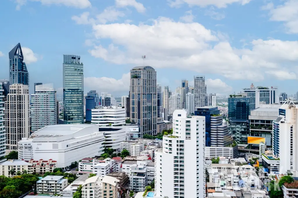Explore this fully renovated 5-bedroom, 6-bathroom penthouse at D.S. Tower 1 Sukhumvit 33, offering 325 sqm of luxury living with pet-friendly amenities near BTS Phrom Phong