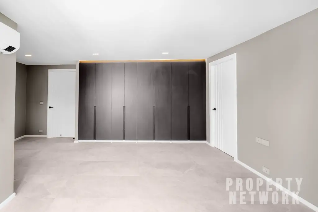 Explore this fully renovated 5-bedroom, 6-bathroom penthouse at D.S. Tower 1 Sukhumvit 33, offering 325 sqm of luxury living with pet-friendly amenities near BTS Phrom Phong