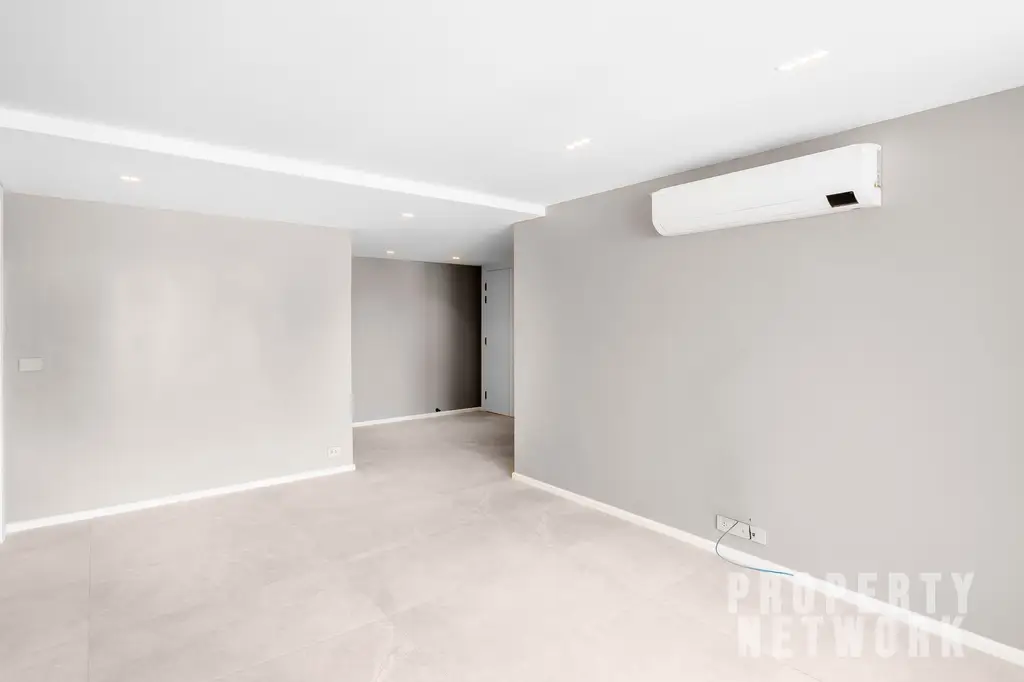 Explore this fully renovated 5-bedroom, 6-bathroom penthouse at D.S. Tower 1 Sukhumvit 33, offering 325 sqm of luxury living with pet-friendly amenities near BTS Phrom Phong