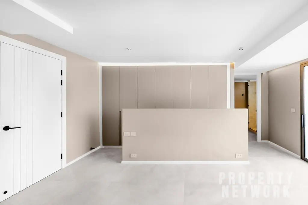 Explore this fully renovated 5-bedroom, 6-bathroom penthouse at D.S. Tower 1 Sukhumvit 33, offering 325 sqm of luxury living with pet-friendly amenities near BTS Phrom Phong