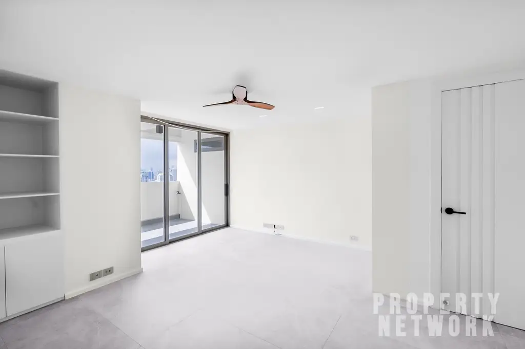 Explore this fully renovated 5-bedroom, 6-bathroom penthouse at D.S. Tower 1 Sukhumvit 33, offering 325 sqm of luxury living with pet-friendly amenities near BTS Phrom Phong