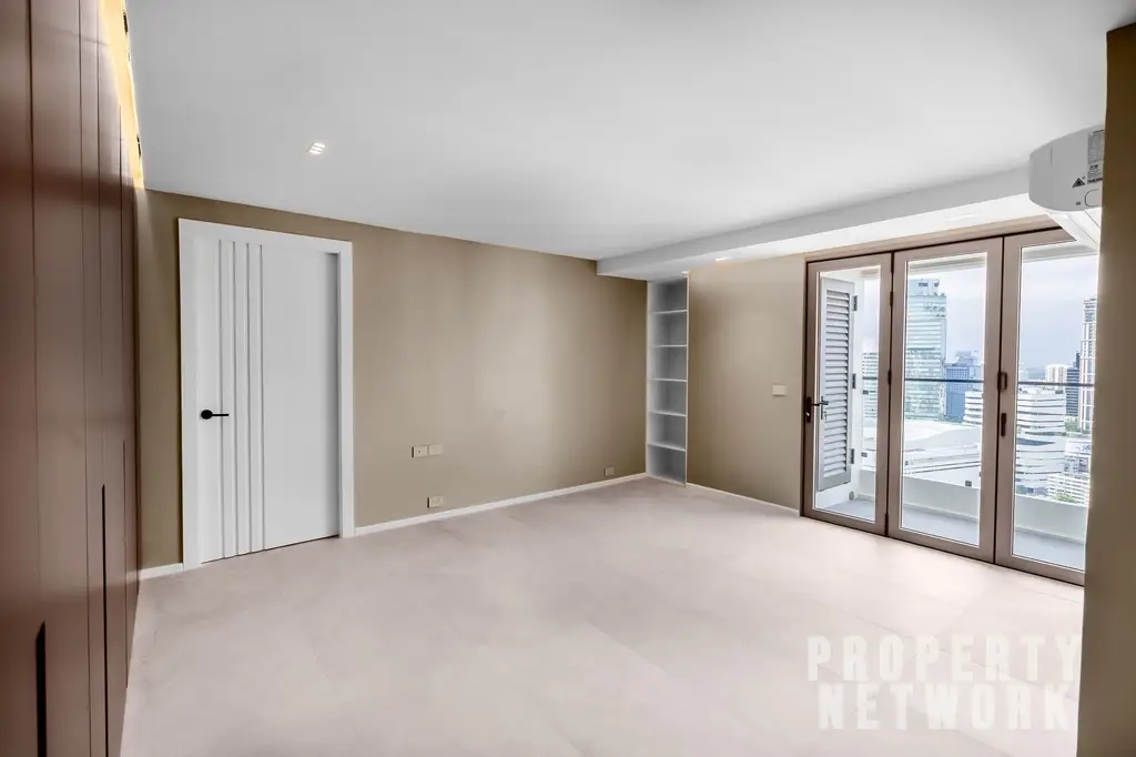 Explore this fully renovated 5-bedroom, 6-bathroom penthouse at D.S. Tower 1 Sukhumvit 33, offering 325 sqm of luxury living with pet-friendly amenities near BTS Phrom Phong
