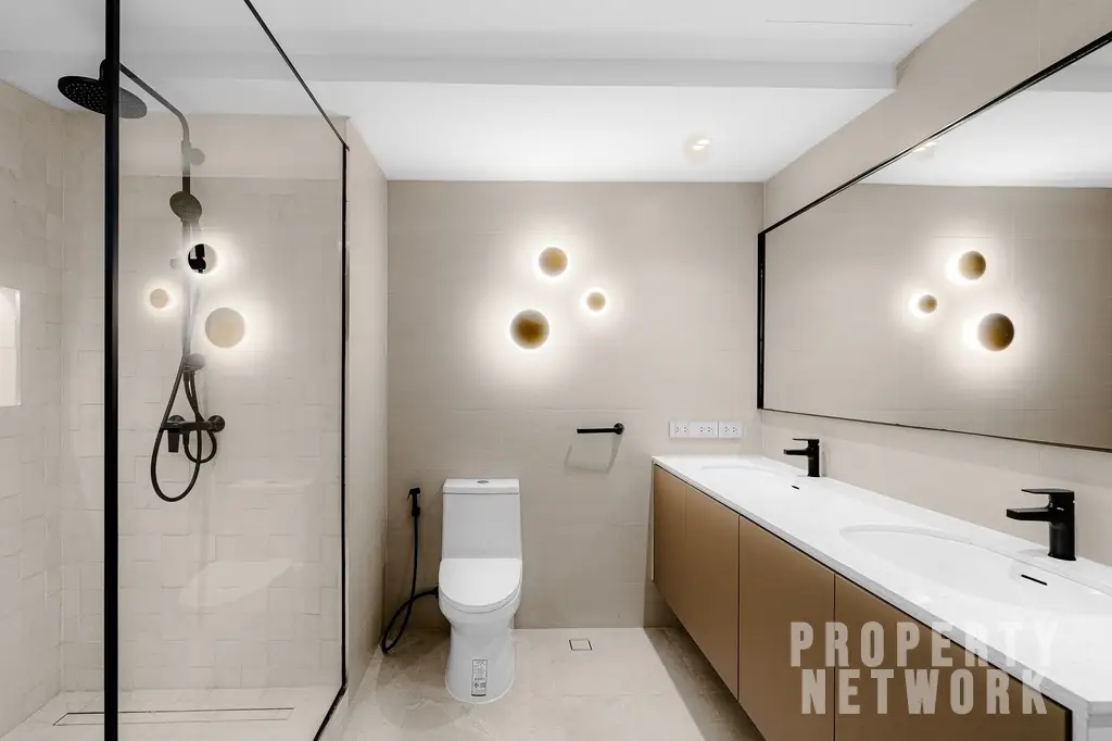 Explore this fully renovated 5-bedroom, 6-bathroom penthouse at D.S. Tower 1 Sukhumvit 33, offering 325 sqm of luxury living with pet-friendly amenities near BTS Phrom Phong