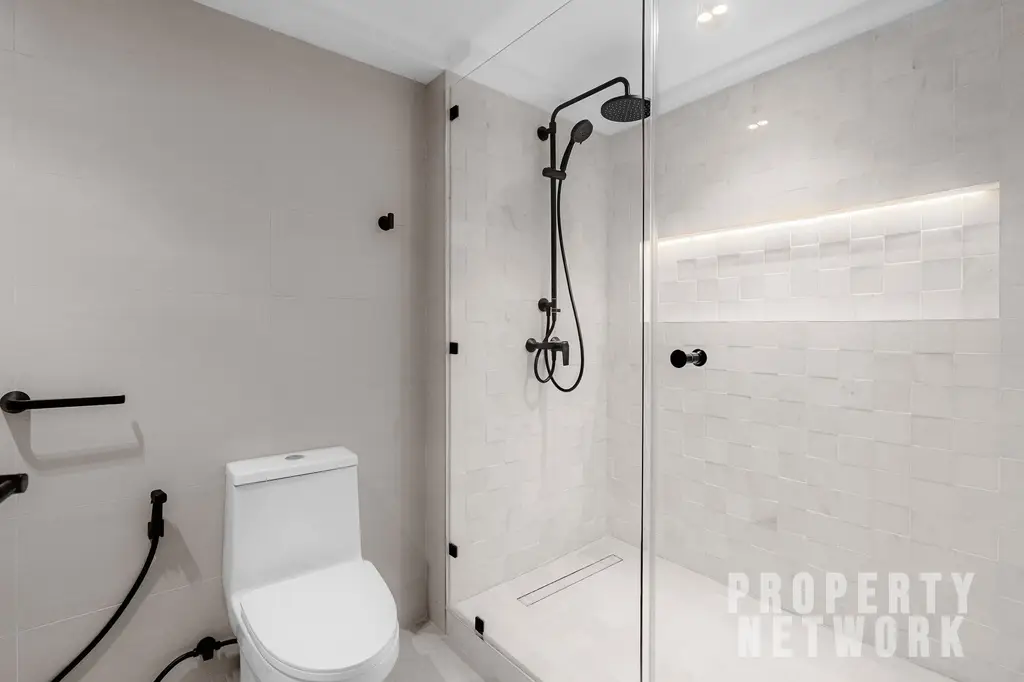 Explore this fully renovated 5-bedroom, 6-bathroom penthouse at D.S. Tower 1 Sukhumvit 33, offering 325 sqm of luxury living with pet-friendly amenities near BTS Phrom Phong
