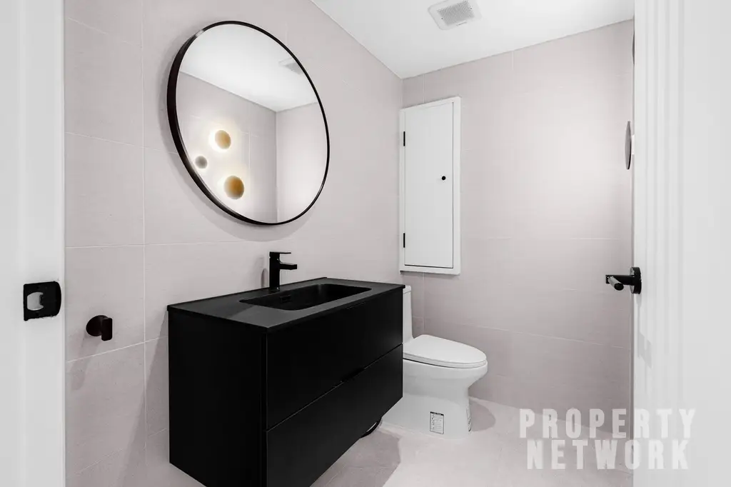 Explore this fully renovated 5-bedroom, 6-bathroom penthouse at D.S. Tower 1 Sukhumvit 33, offering 325 sqm of luxury living with pet-friendly amenities near BTS Phrom Phong