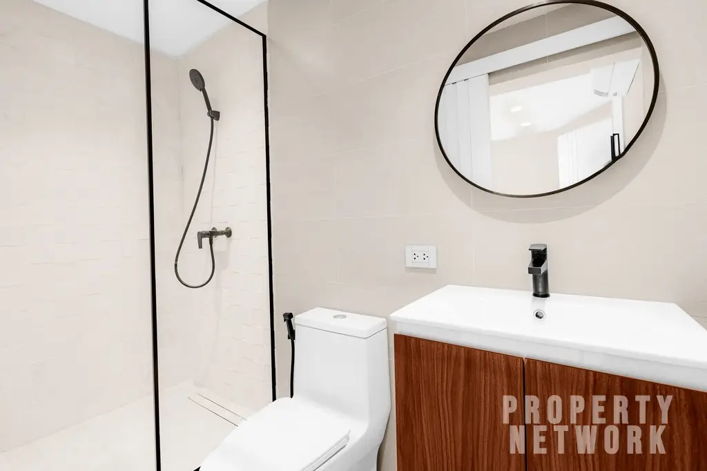 Explore this fully renovated 5-bedroom, 6-bathroom penthouse at D.S. Tower 1 Sukhumvit 33, offering 325 sqm of luxury living with pet-friendly amenities near BTS Phrom Phong