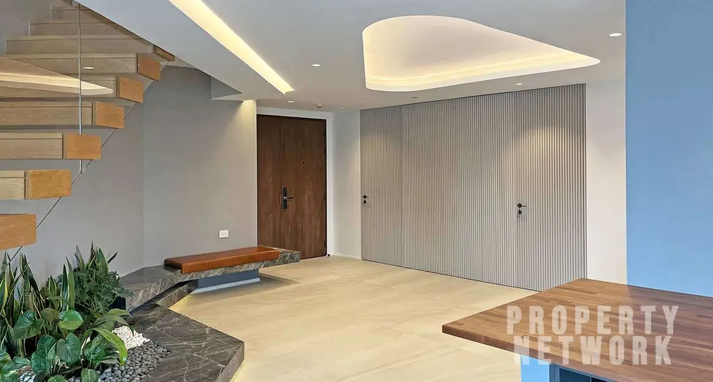 Luxurious 300 sqm duplex at Crystal Garden Condominium, Sukhumvit. 2 bedrooms, 3 baths, private terrace with pool, pet-friendly, and stunning skyline views near BTS Nana Station