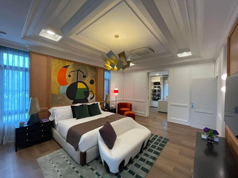 5-Bed, 6-Bath, 609 sqm House for Sale or Rent at Nantawan Krungthepkreetha, Saphan Sung – Rent ฿600,000/month, Near MRT Sri Kreetha Station