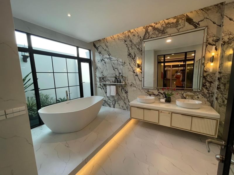5-Bed, 6-Bath, 609 sqm House for Sale or Rent at Nantawan Krungthepkreetha, Saphan Sung – Rent ฿600,000/month, Near MRT Sri Kreetha Station