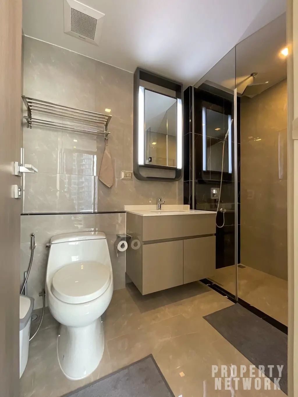 1-Bedroom, 1-Bathroom Condo for Rent at One 9 Five Asoke, 37 sqm, 32,000 THB, Near MRT Phra Ram 9