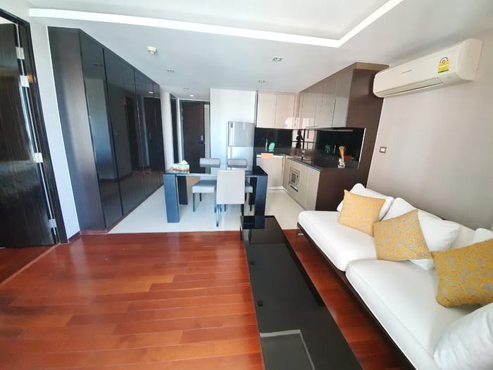 Discover luxury living at The Address 61 in Sukhumvit. Spacious 2-bedroom condo, 96.65 sqm, fully furnished, top-tier amenities, just 40,000 THB/month near BTS Ekkamai and near BTS Thong Lor