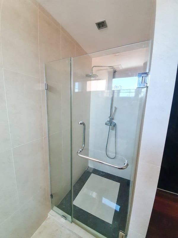 Discover luxury living at The Address 61 in Sukhumvit. Spacious 2-bedroom condo, 96.65 sqm, fully furnished, top-tier amenities, just 40,000 THB/month near BTS Ekkamai and near BTS Thong Lor