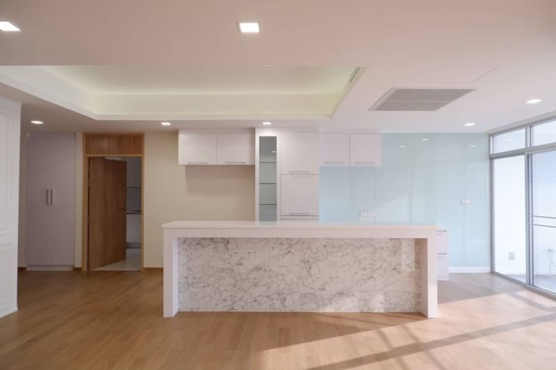 Spacious 3-bedroom condo for rent at La Cascade, Sukhumvit 260 sqm, newly renovated, 16th floor, fully furnished. Rent 120,000 THB/month. Near BTS Ekkamai