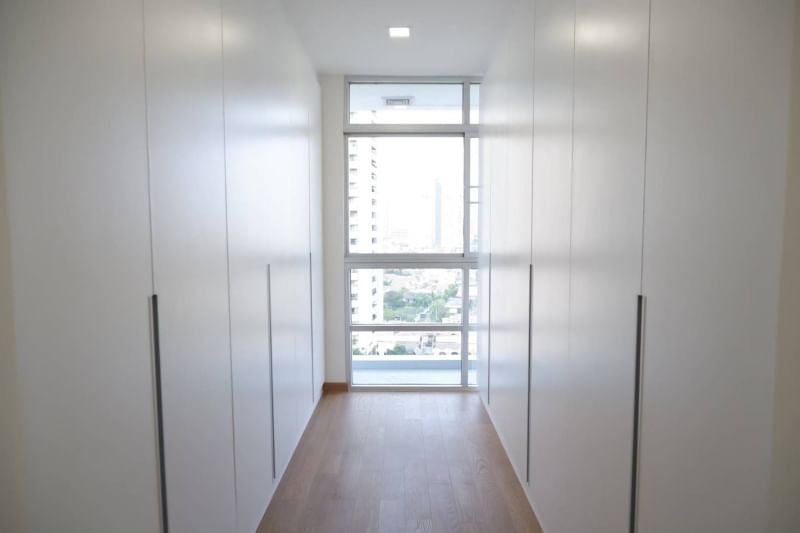 Spacious 3-bedroom condo for rent at La Cascade, Sukhumvit 260 sqm, newly renovated, 16th floor, fully furnished. Rent 120,000 THB/month. Near BTS Ekkamai