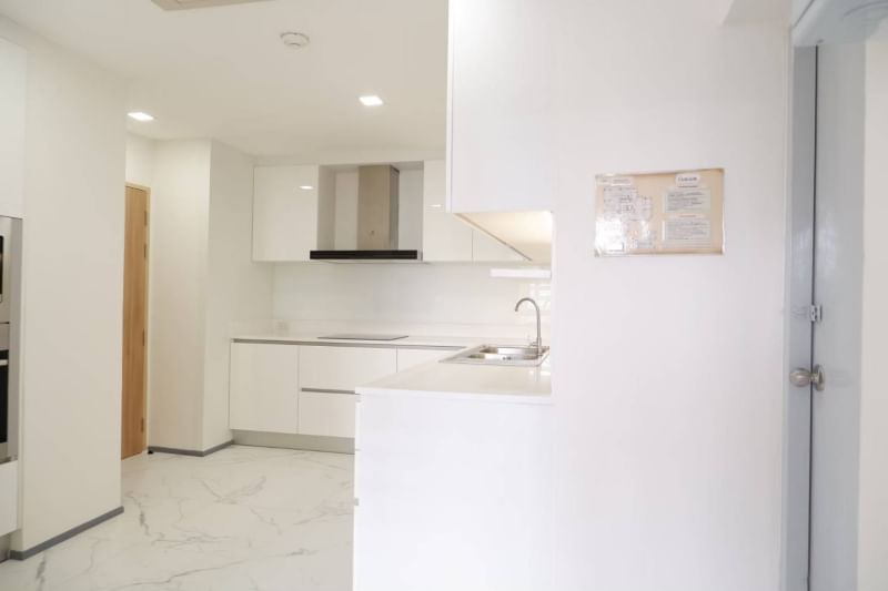 Spacious 3-bedroom condo for rent at La Cascade, Sukhumvit 260 sqm, newly renovated, 16th floor, fully furnished. Rent 120,000 THB/month. Near BTS Ekkamai