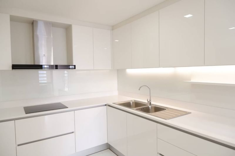 Spacious 3-bedroom condo for rent at La Cascade, Sukhumvit 260 sqm, newly renovated, 16th floor, fully furnished. Rent 120,000 THB/month. Near BTS Ekkamai