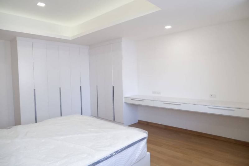Spacious 3-bedroom condo for rent at La Cascade, Sukhumvit 260 sqm, newly renovated, 16th floor, fully furnished. Rent 120,000 THB/month. Near BTS Ekkamai