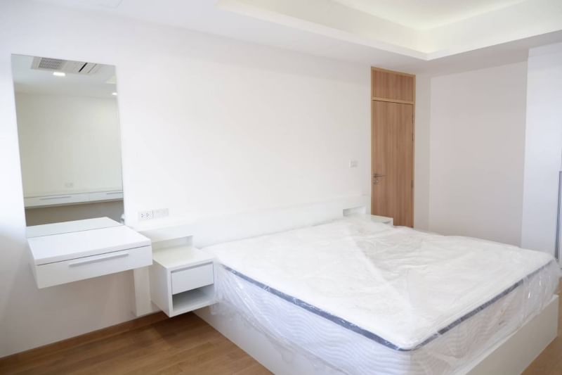 Spacious 3-bedroom condo for rent at La Cascade, Sukhumvit 260 sqm, newly renovated, 16th floor, fully furnished. Rent 120,000 THB/month. Near BTS Ekkamai