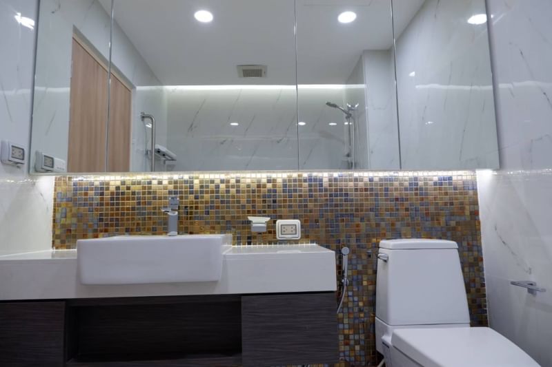 Spacious 3-bedroom condo for rent at La Cascade, Sukhumvit 260 sqm, newly renovated, 16th floor, fully furnished. Rent 120,000 THB/month. Near BTS Ekkamai