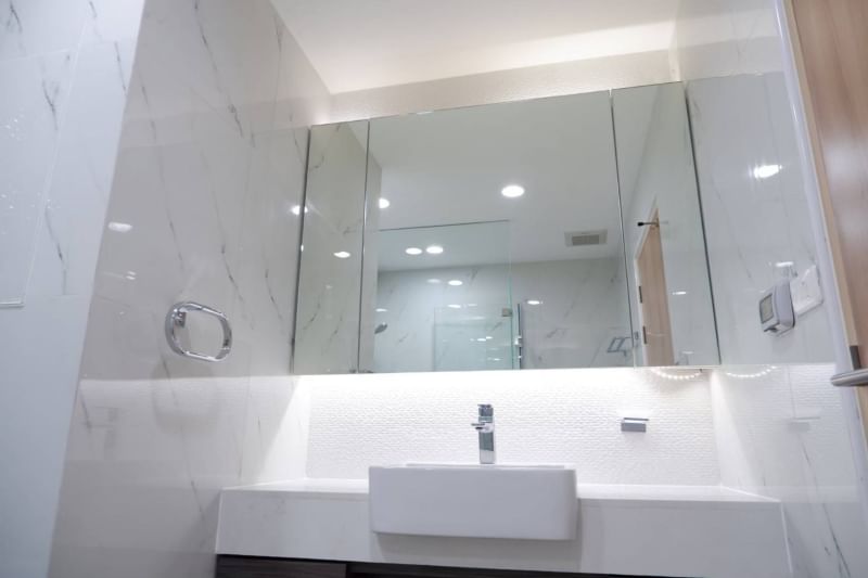 Spacious 3-bedroom condo for rent at La Cascade, Sukhumvit 260 sqm, newly renovated, 16th floor, fully furnished. Rent 120,000 THB/month. Near BTS Ekkamai