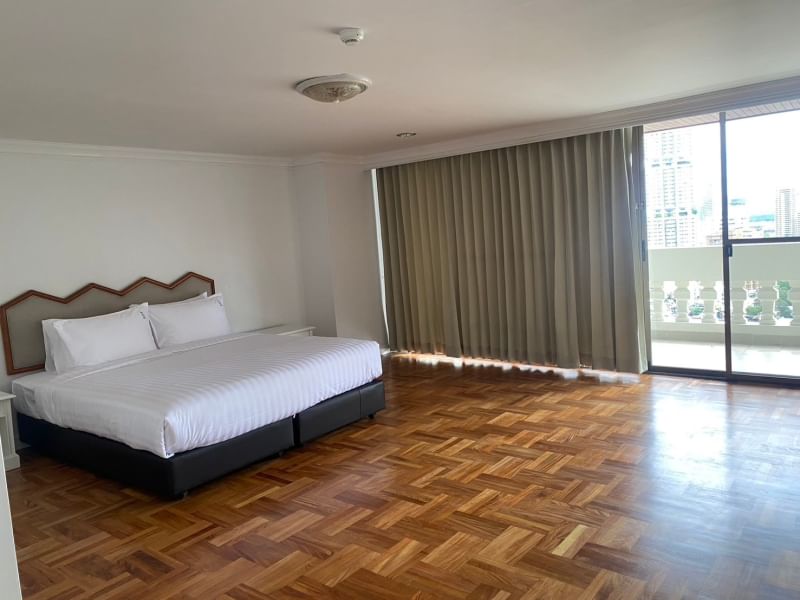 Discover luxury living at Charan Tower Sukhumvit Soi 43. Rent a 430 sqm penthouse duplex with 3+1 bedrooms, and pet-friendly 180K THB/month near BTS Phrom Phong