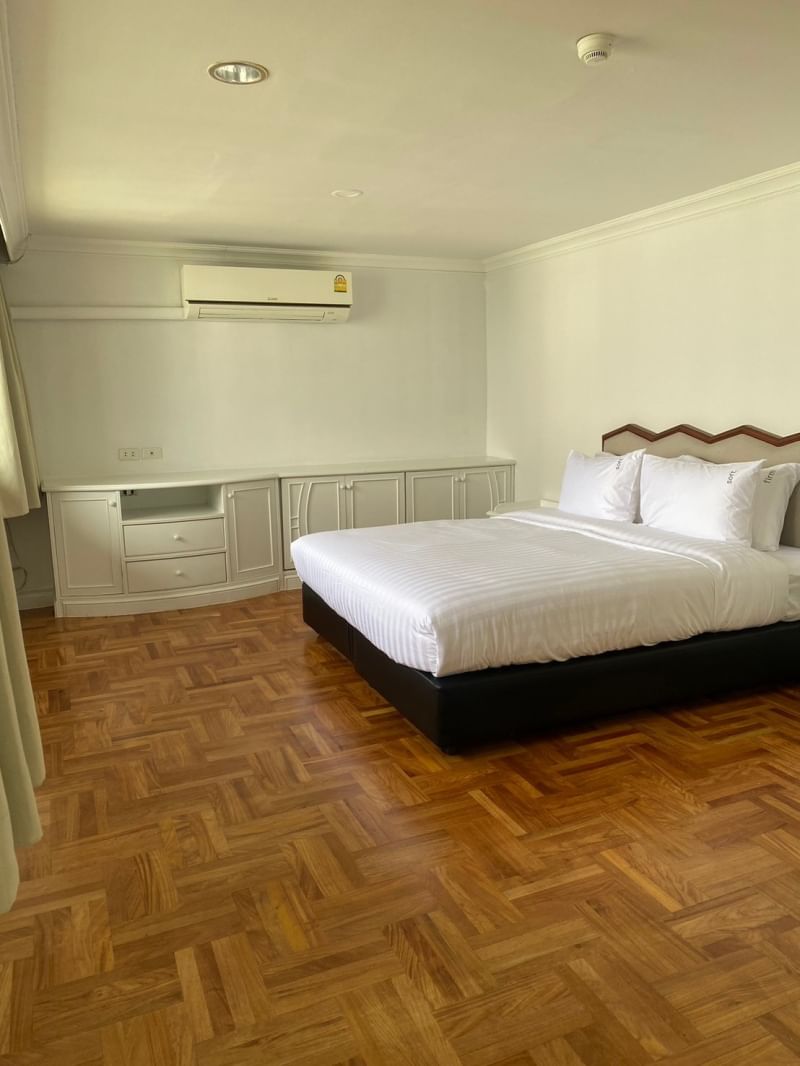 Discover luxury living at Charan Tower Sukhumvit Soi 43. Rent a 430 sqm penthouse duplex with 3+1 bedrooms, and pet-friendly 180K THB/month near BTS Phrom Phong