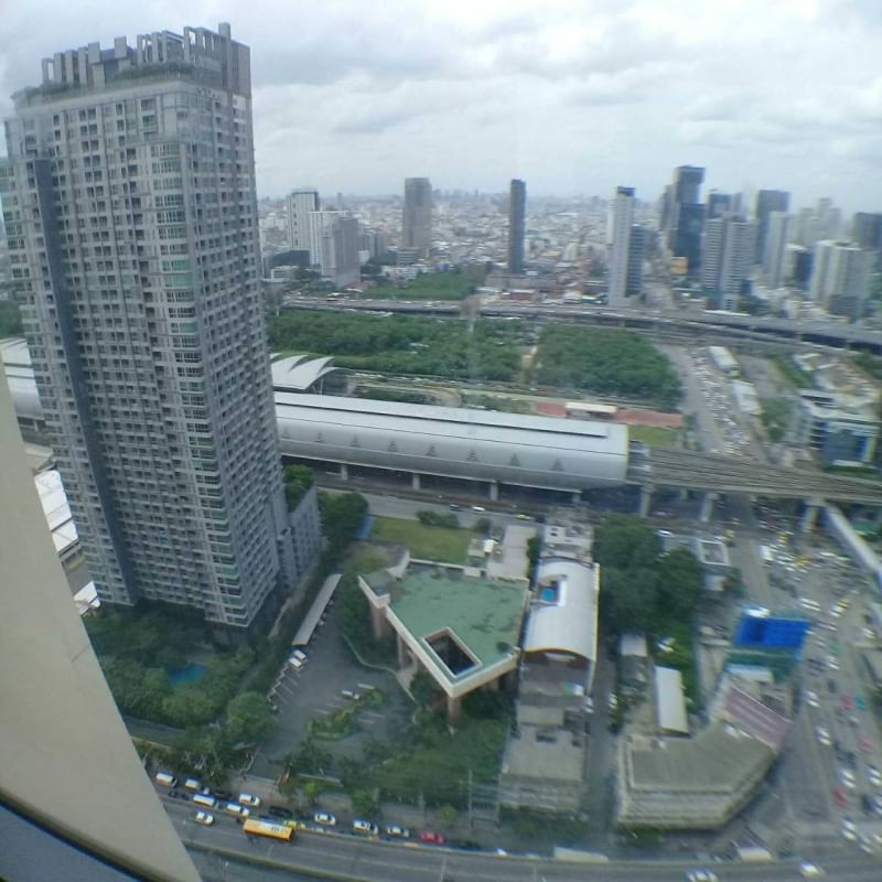 Stylish 2-bedroom condo at Q Asoke, 45 sqm fully furnished. Rent at THB 39,000/month. Prime location near MRT Phetchaburi , top amenities, and vibrant city life