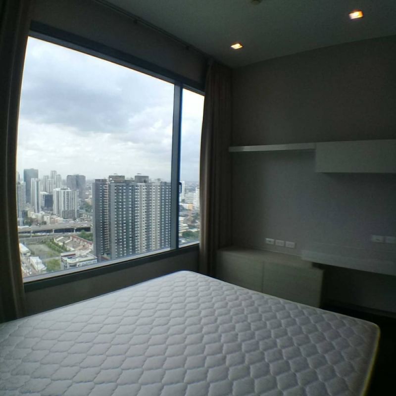 Stylish 2-bedroom condo at Q Asoke, 45 sqm fully furnished. Rent at THB 39,000/month. Prime location near MRT Phetchaburi , top amenities, and vibrant city life
