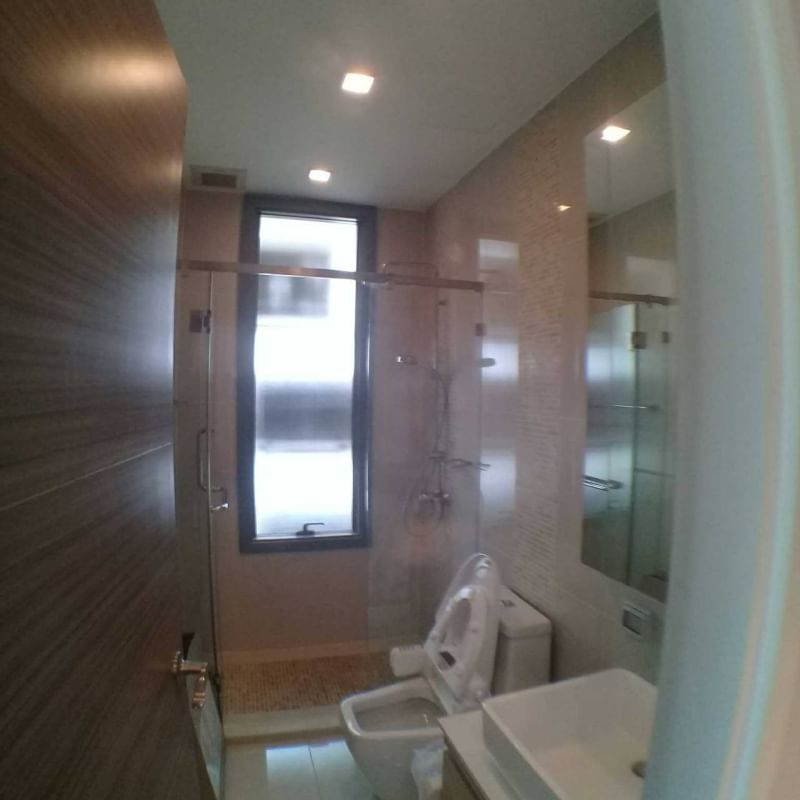 Stylish 2-bedroom condo at Q Asoke, 45 sqm fully furnished. Rent at THB 39,000/month. Prime location near MRT Phetchaburi , top amenities, and vibrant city life