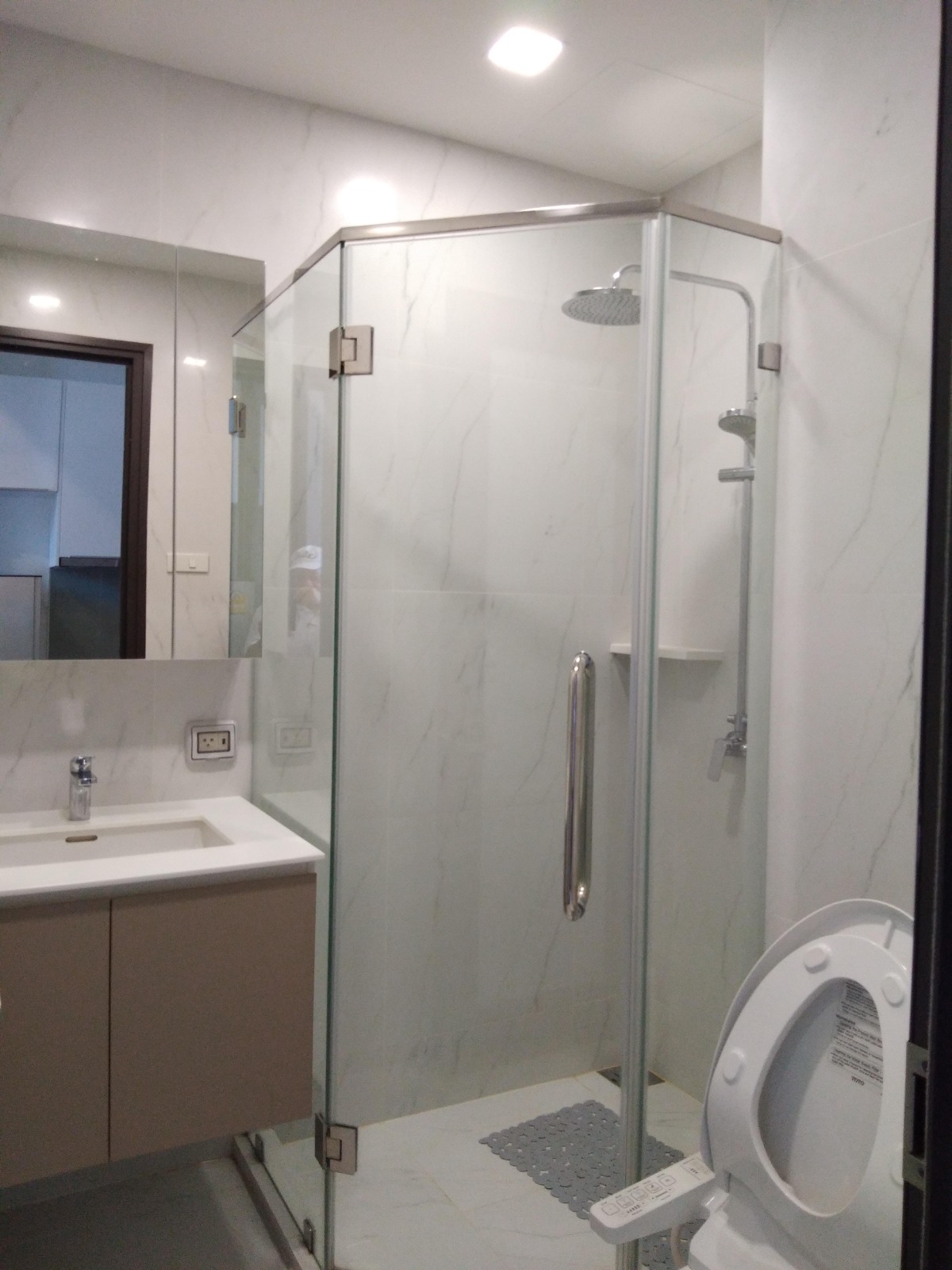 1-Bedroom, 1-Bathroom Condo for Rent at Chewathai Residence Asoke – 20 sq.m., ฿25,000/month, Near MRT Phetchaburi, Move-In Ready