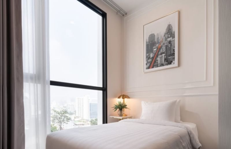 Rent a 2-bedroom 1-bathroom condo at Park Origin Thonglor, Bangkok. Fully furnished, scenic views, luxury amenities, prime Thonglor location near BTS Thonglor. Rent 65,000 THB/month